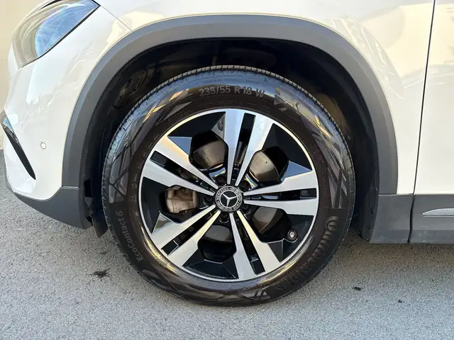 Mercedes-Benz Gla view 13