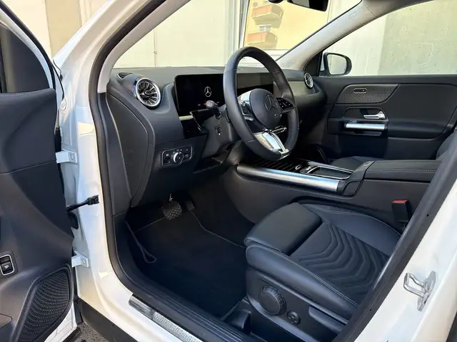 Mercedes-Benz Gla view 12
