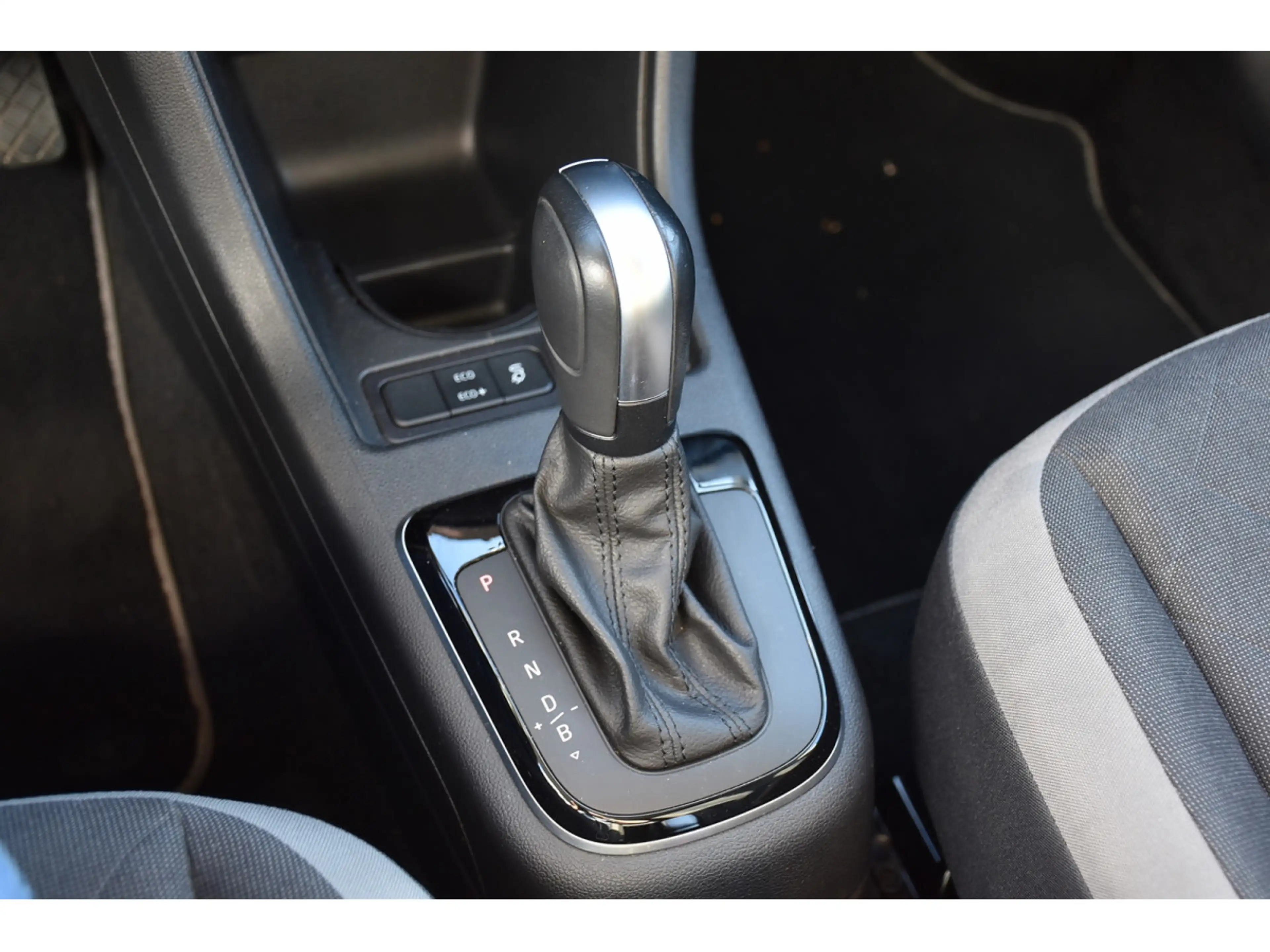 Volkswagen e-up! Move 32,3 kWh REGUL SG CHFF LANE CAM 1° MAIN — photo 14