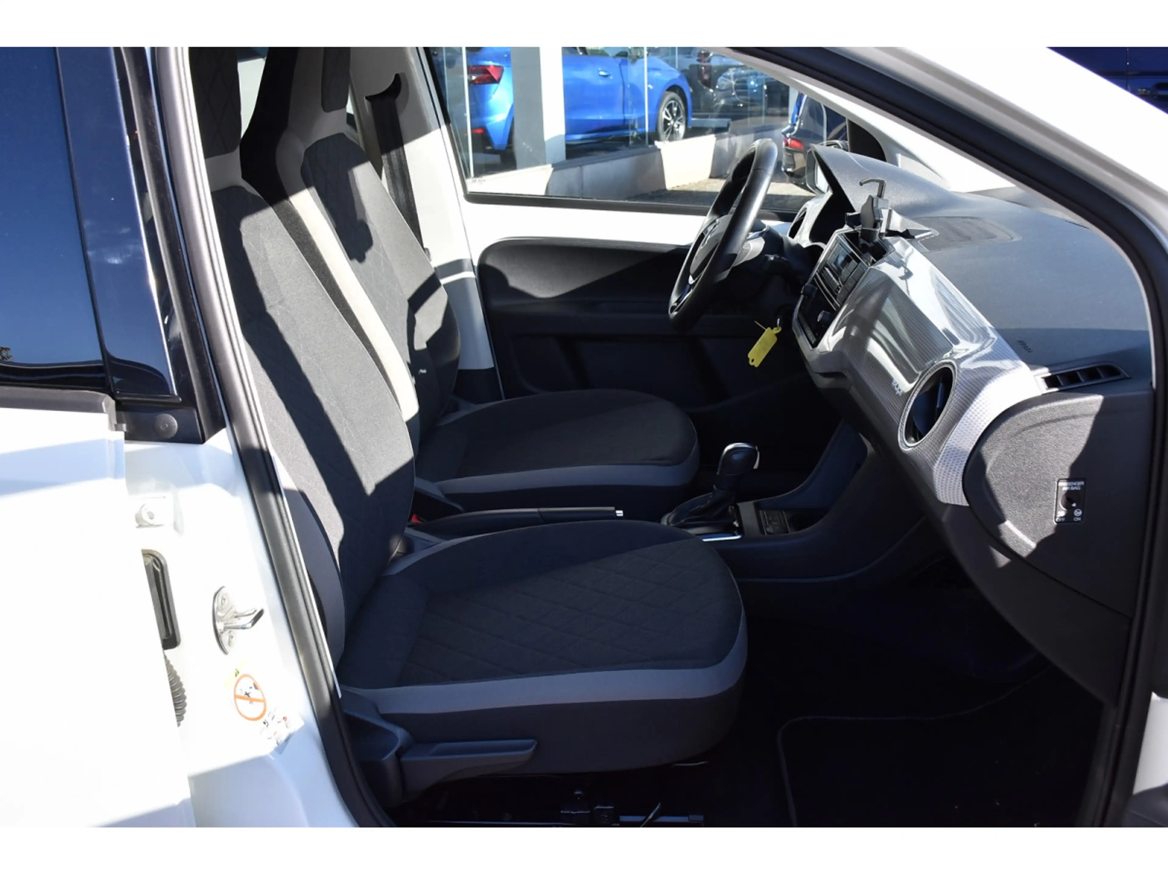 Volkswagen e-up! Move 32,3 kWh REGUL SG CHFF LANE CAM 1° MAIN — photo 7