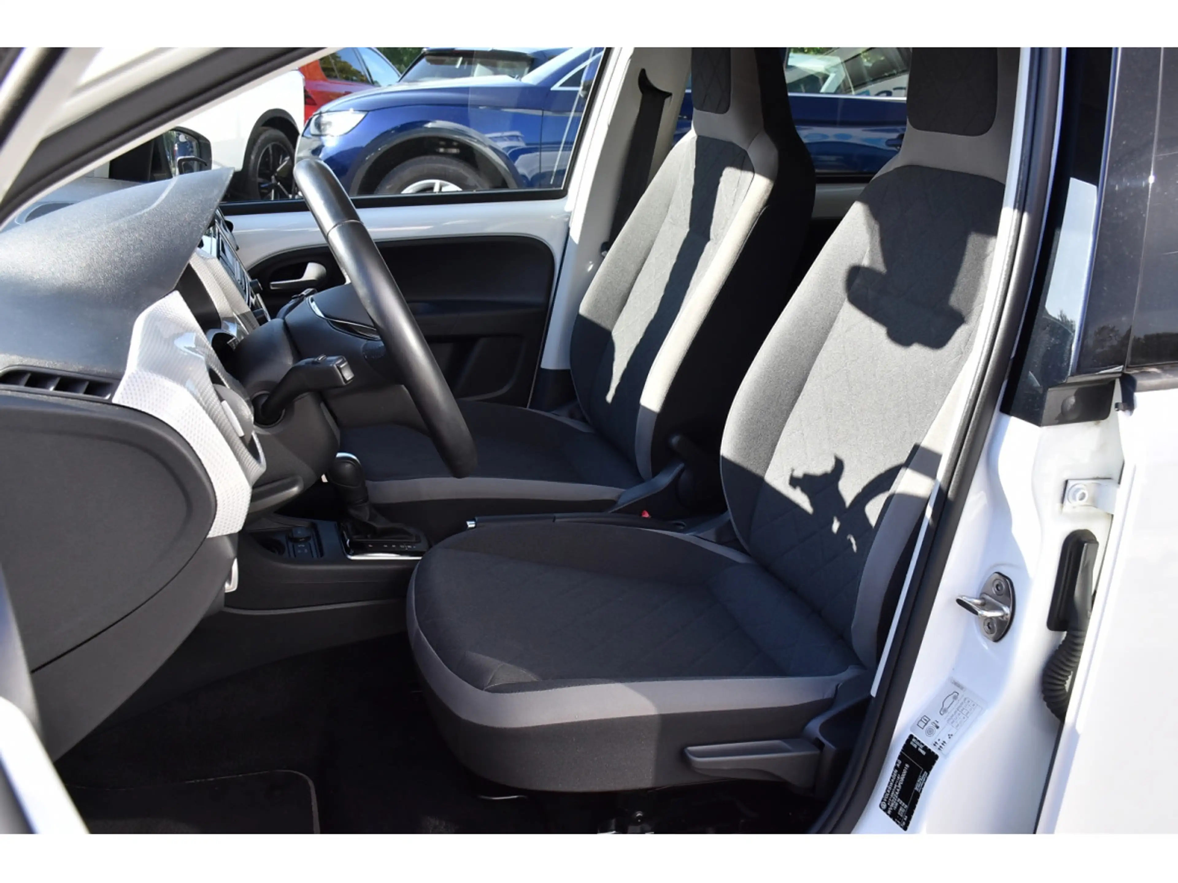 Volkswagen e-up! Move 32,3 kWh REGUL SG CHFF LANE CAM 1° MAIN — photo 6