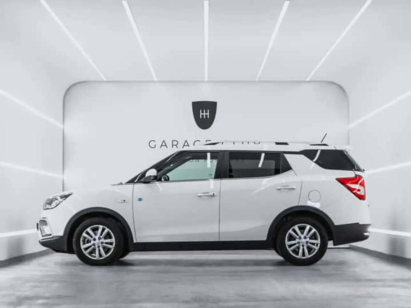 SsangYong XLV D16 Limited 4x2 Aut. Wit - 2