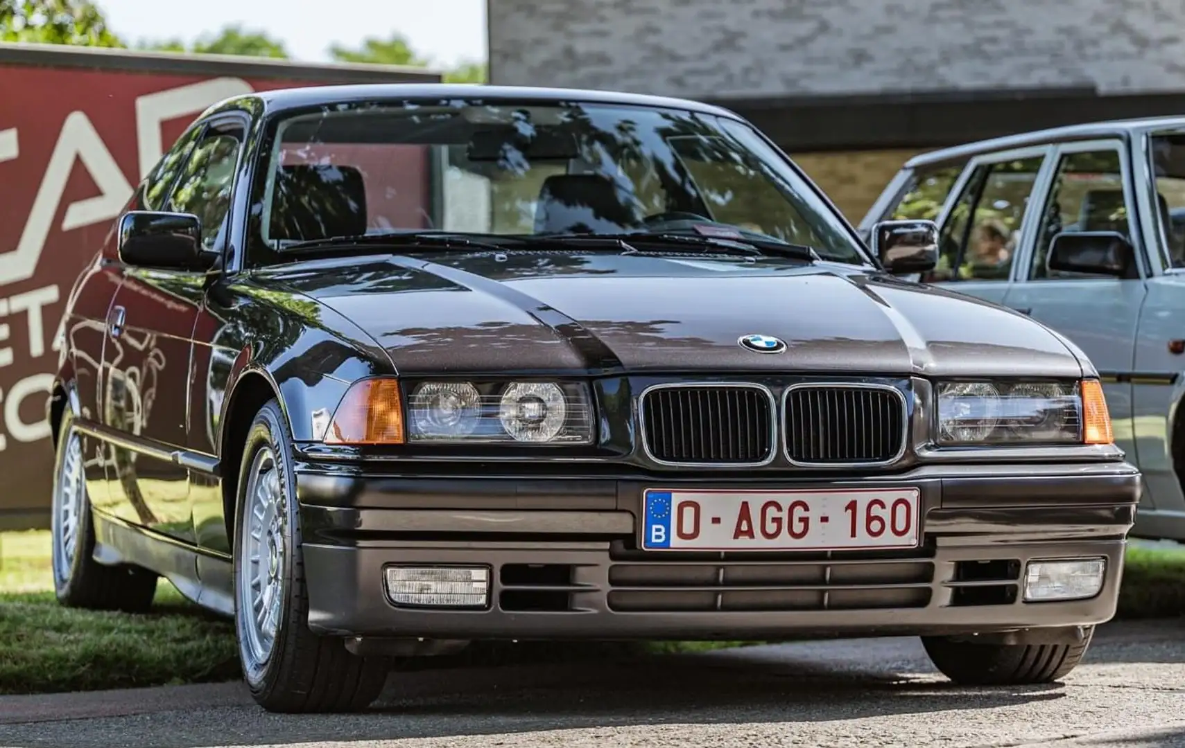 BMW 318 318is Noir - 1