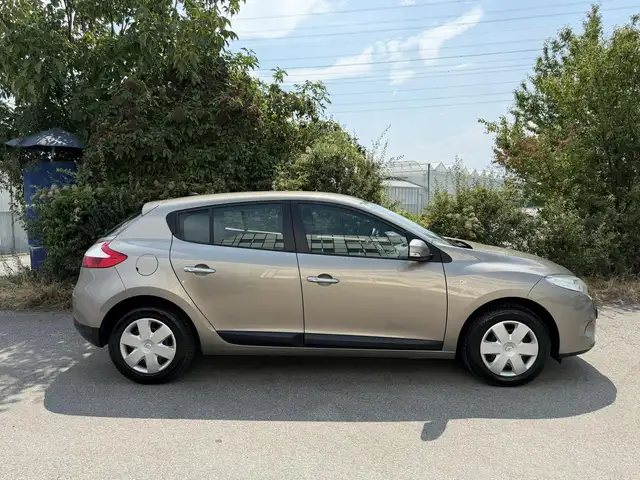 Renault Megane view 2