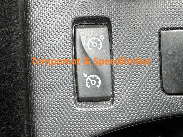 Renault Megane view 13