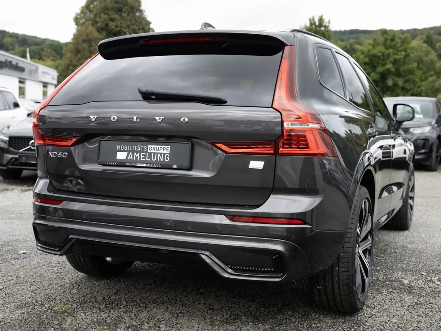 Volvo XC60 T6 AWD Recharge Plus Dark aus Erstbesitz Gris - 2