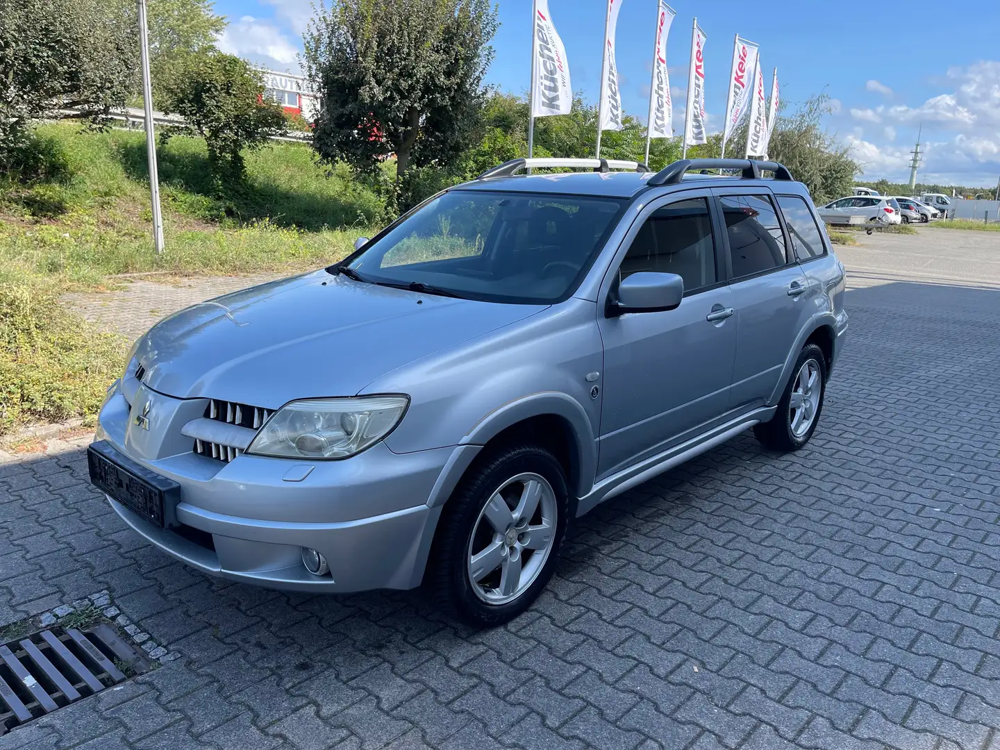 Mitsubishi Outlander 2.4 Intense Grau - 1