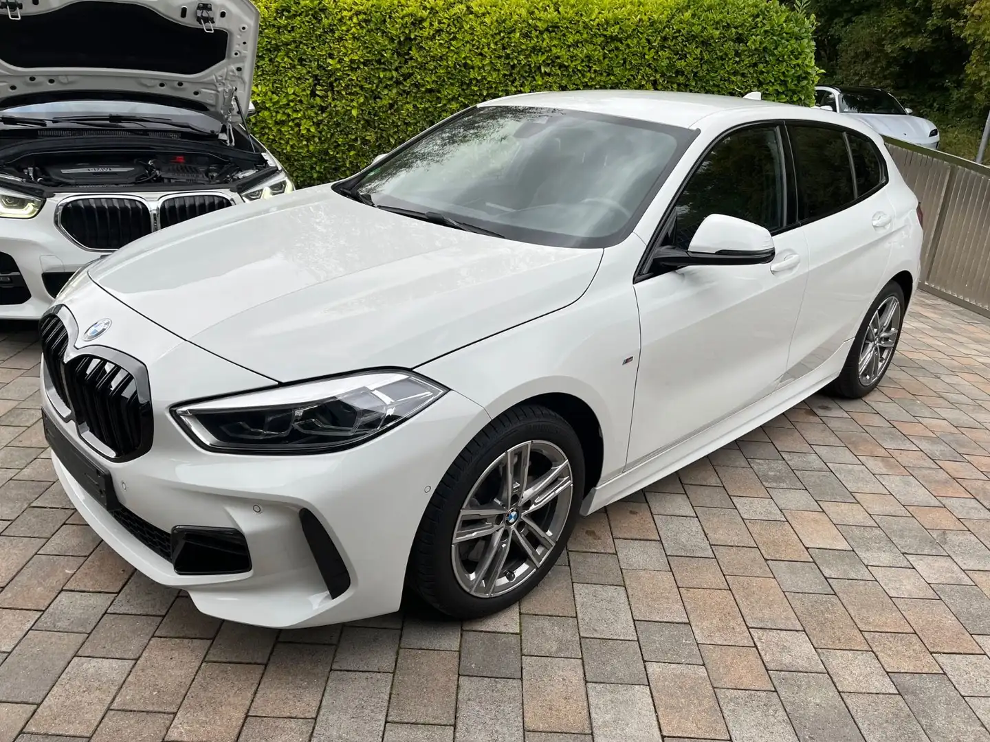 BMW 120 M Sport HUD LivePR A-LED DAB Komf 1.Hd Weiß - 1