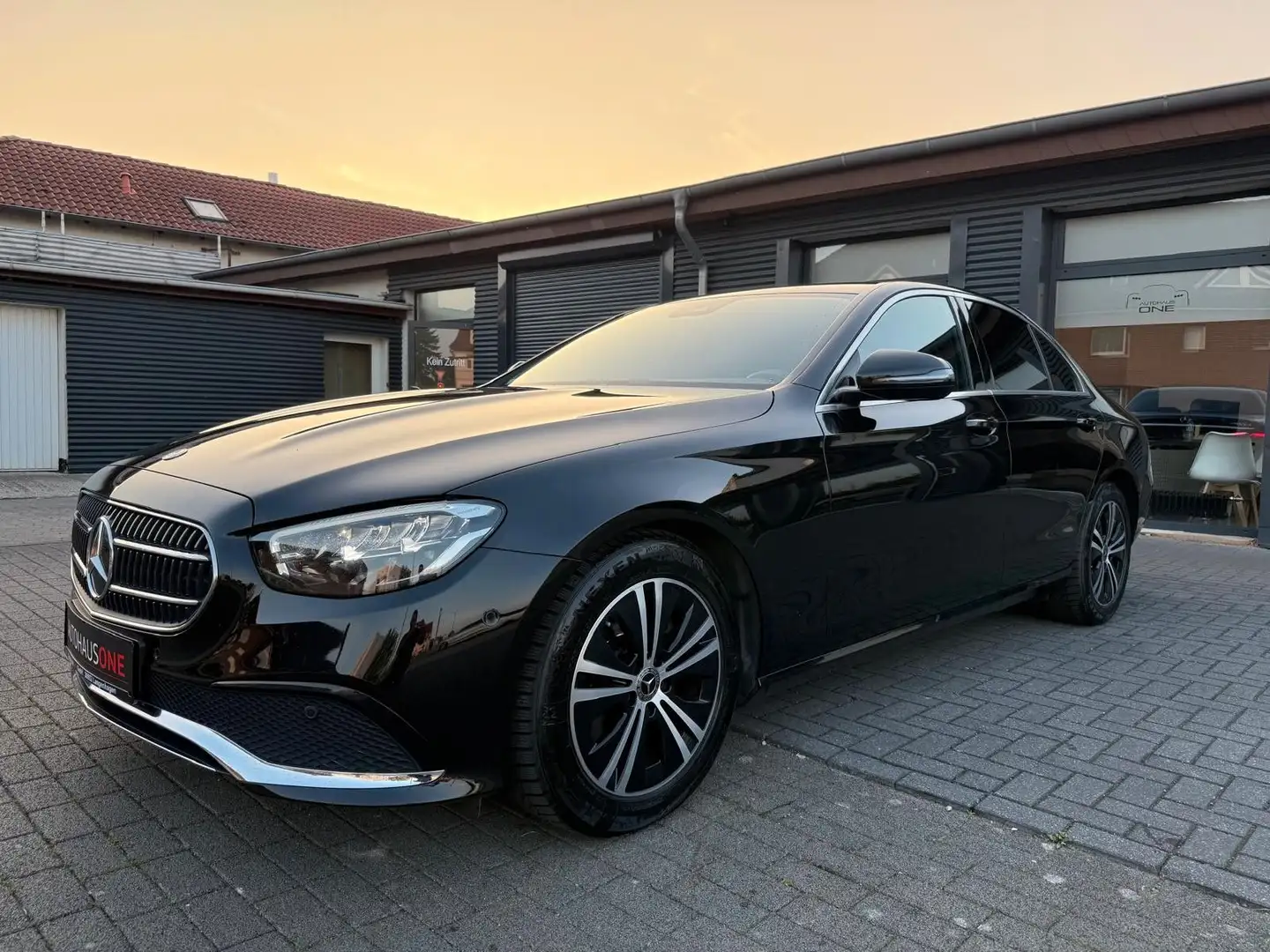 Mercedes-Benz E 220 d Limo. Avantgarde VOLLEDER/MBUX/KAMERA/LED Zwart - 1