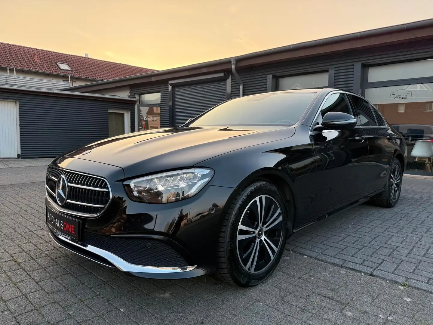 Mercedes-Benz E 220 d Limo. Avantgarde VOLLEDER/MBUX/KAMERA/LED Zwart - 2