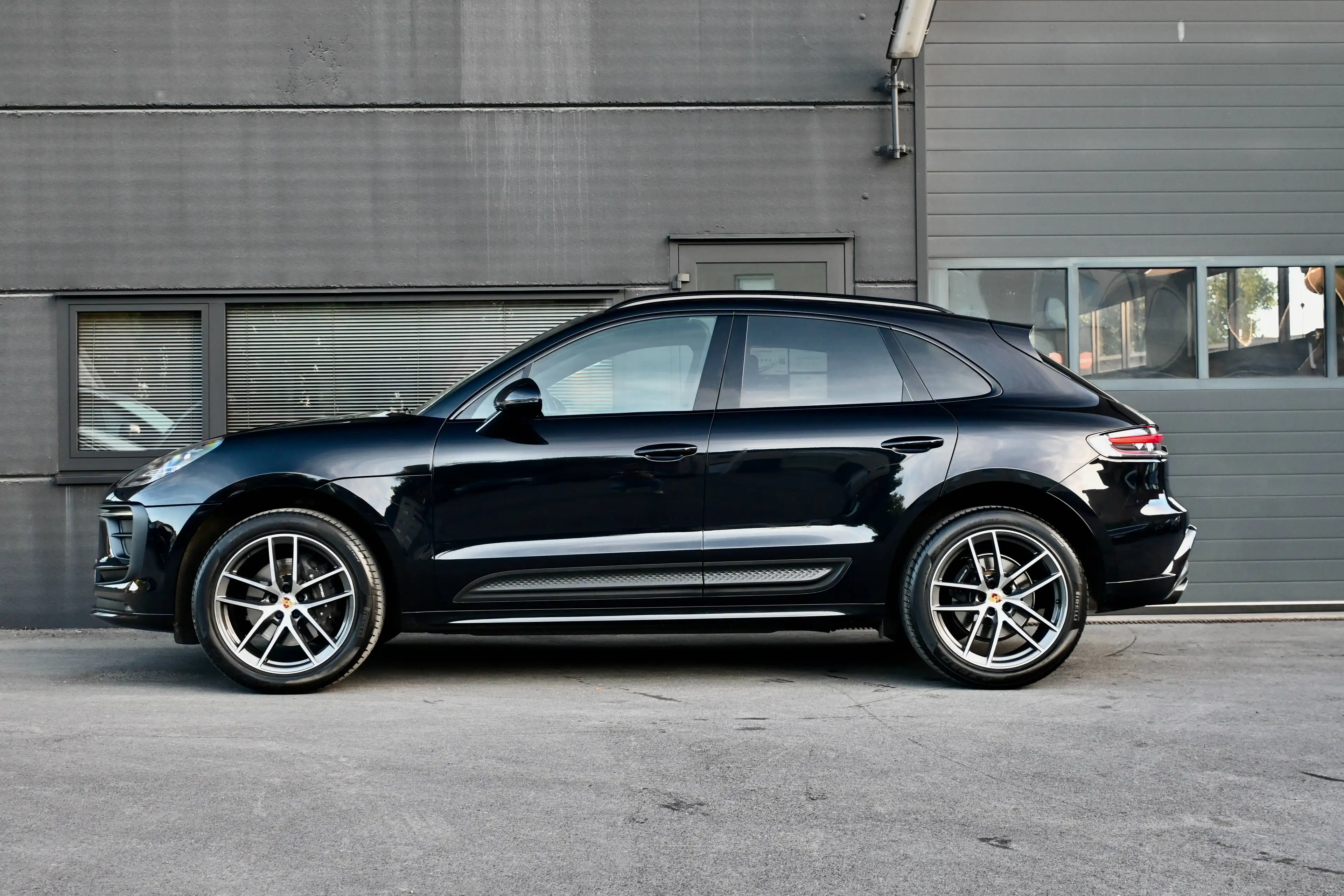 Porsche Macan 2.0i Facelift - Panodak - Chrono - LED - 20" - Leder - Camera — photo 9