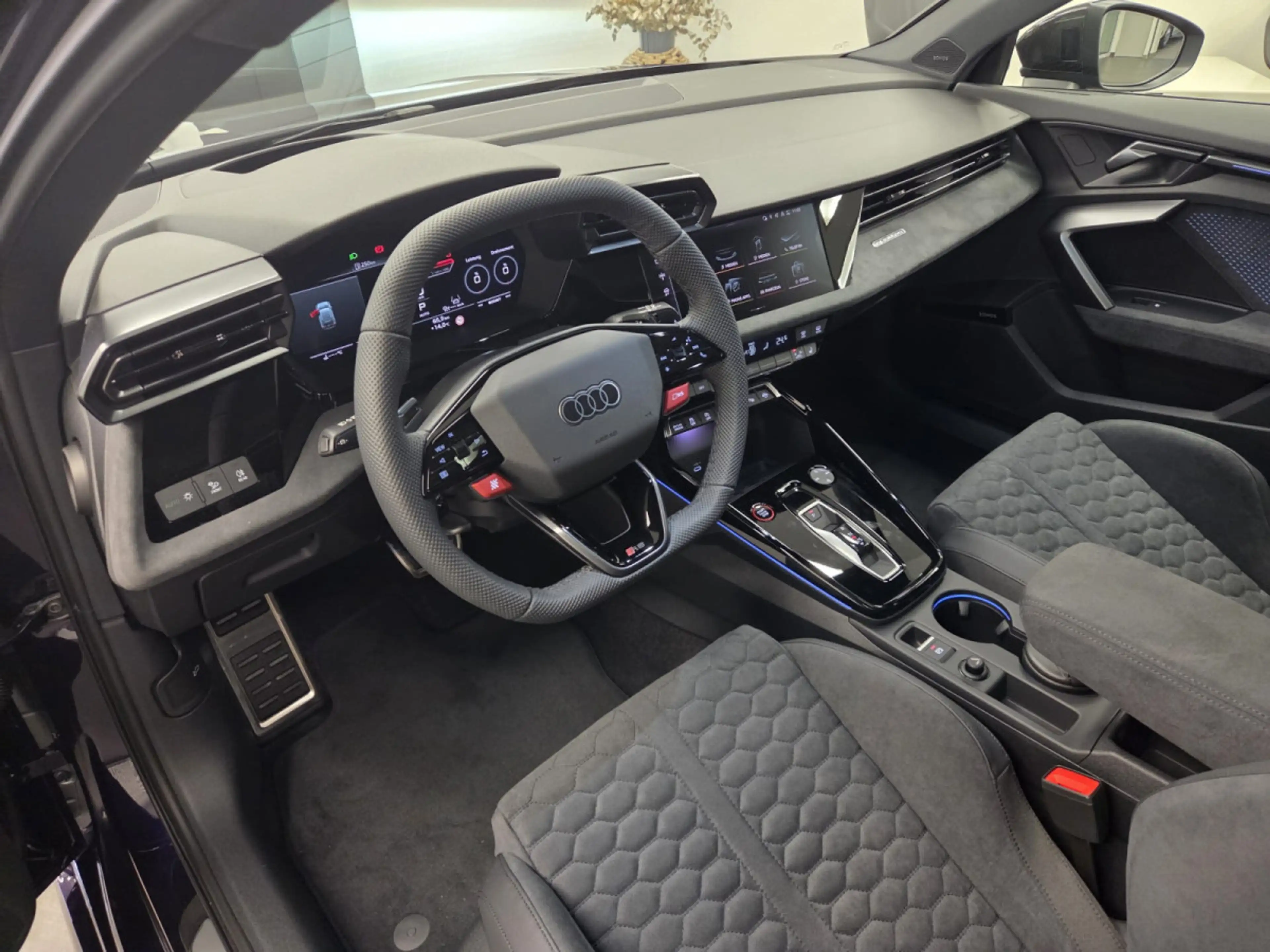 Audi RS3 Sportback 2.5 TFSI quattro 400 CH / 294 kW S troni — photo 4