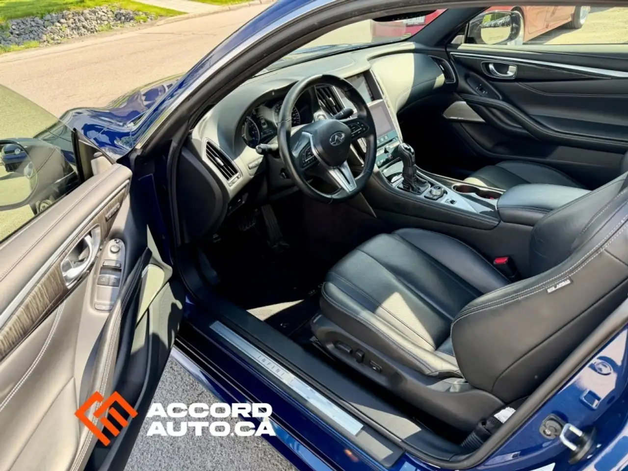 Infiniti Q60 снимка Infiniti Q60
