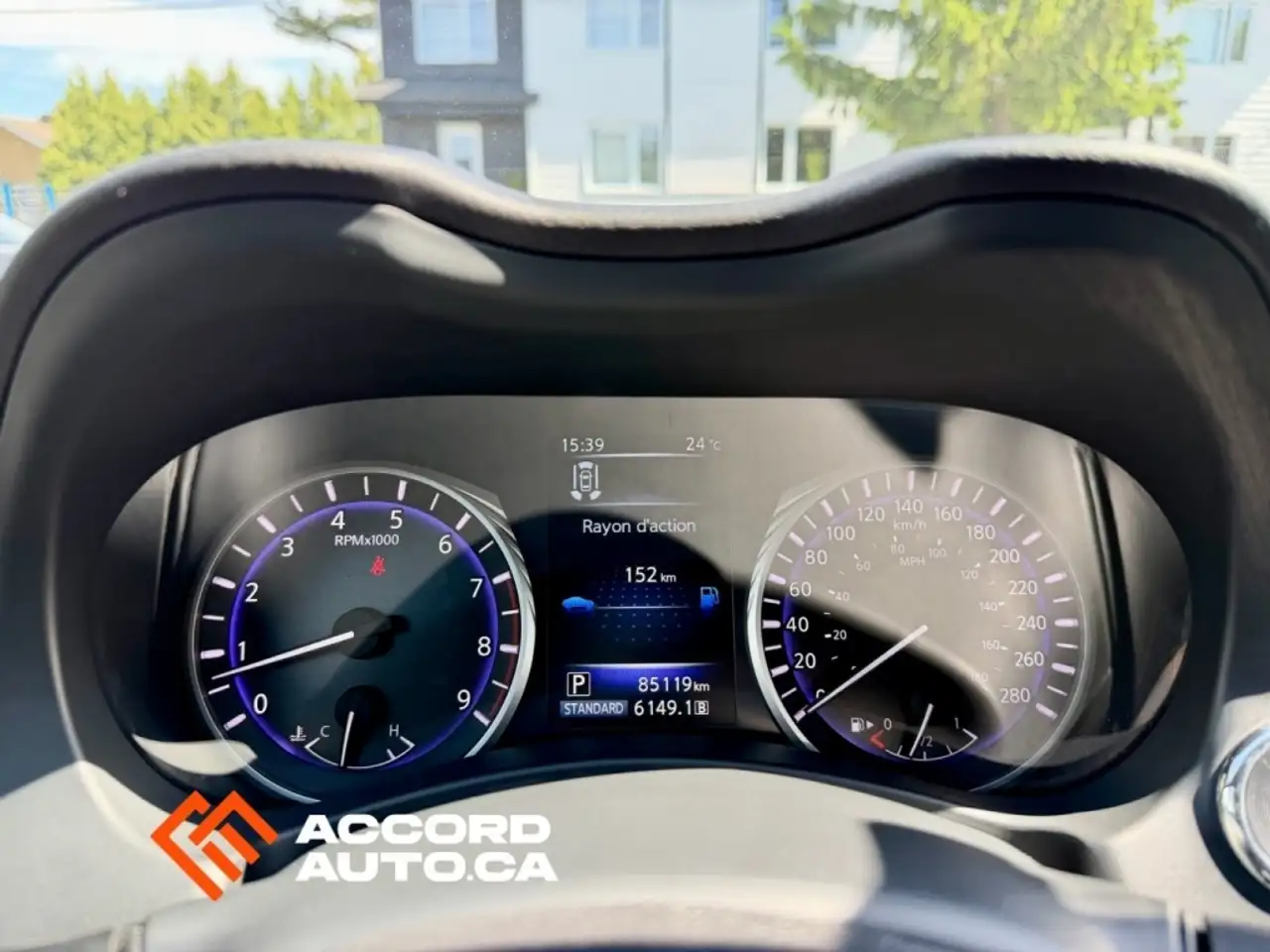 Infiniti Q60 снимка Infiniti Q60
