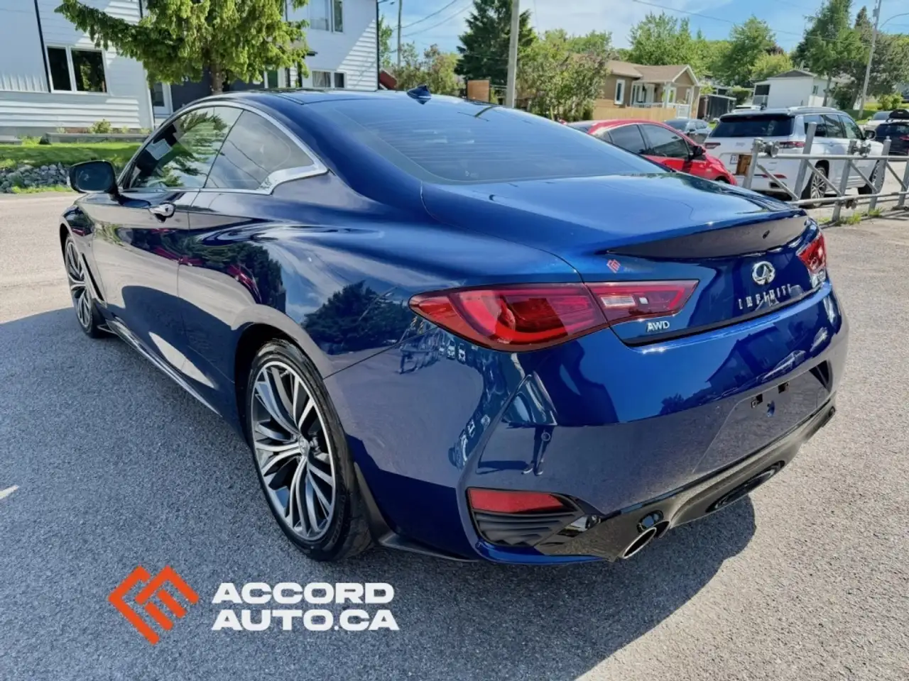 Infiniti Q60 снимка Infiniti Q60