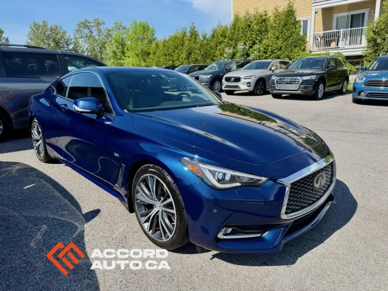 Infiniti Q60 снимка Infiniti Q60