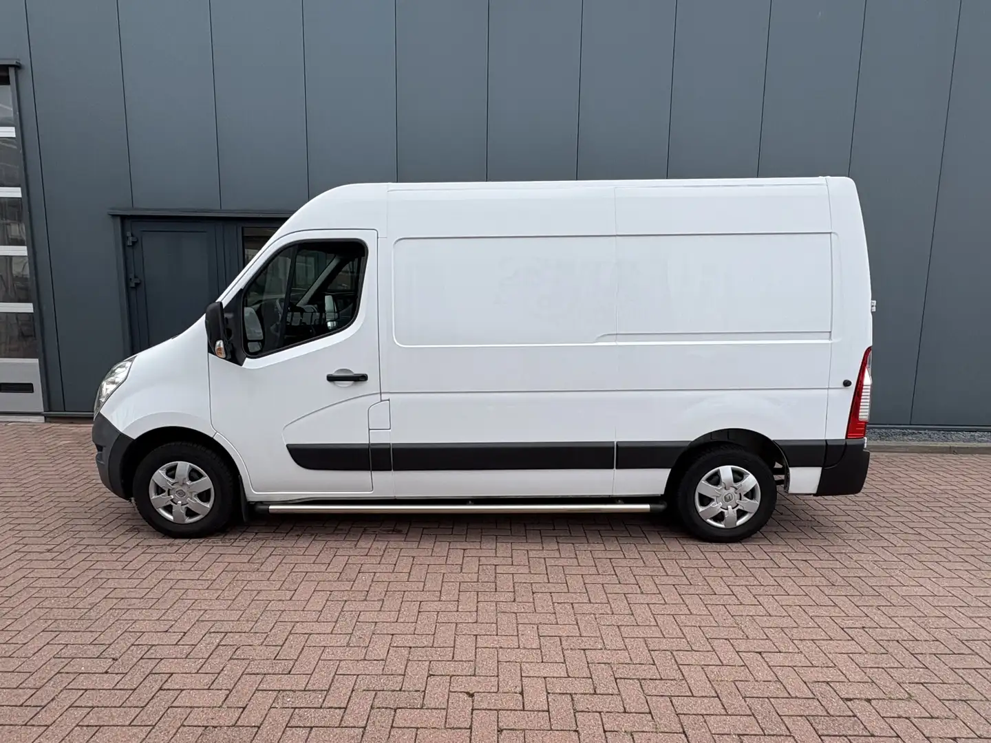 Renault Master T35 2.3 dCi 145pk Euro6 L2H2 Energy CAMERA/DAB/NAV Blanc - 2