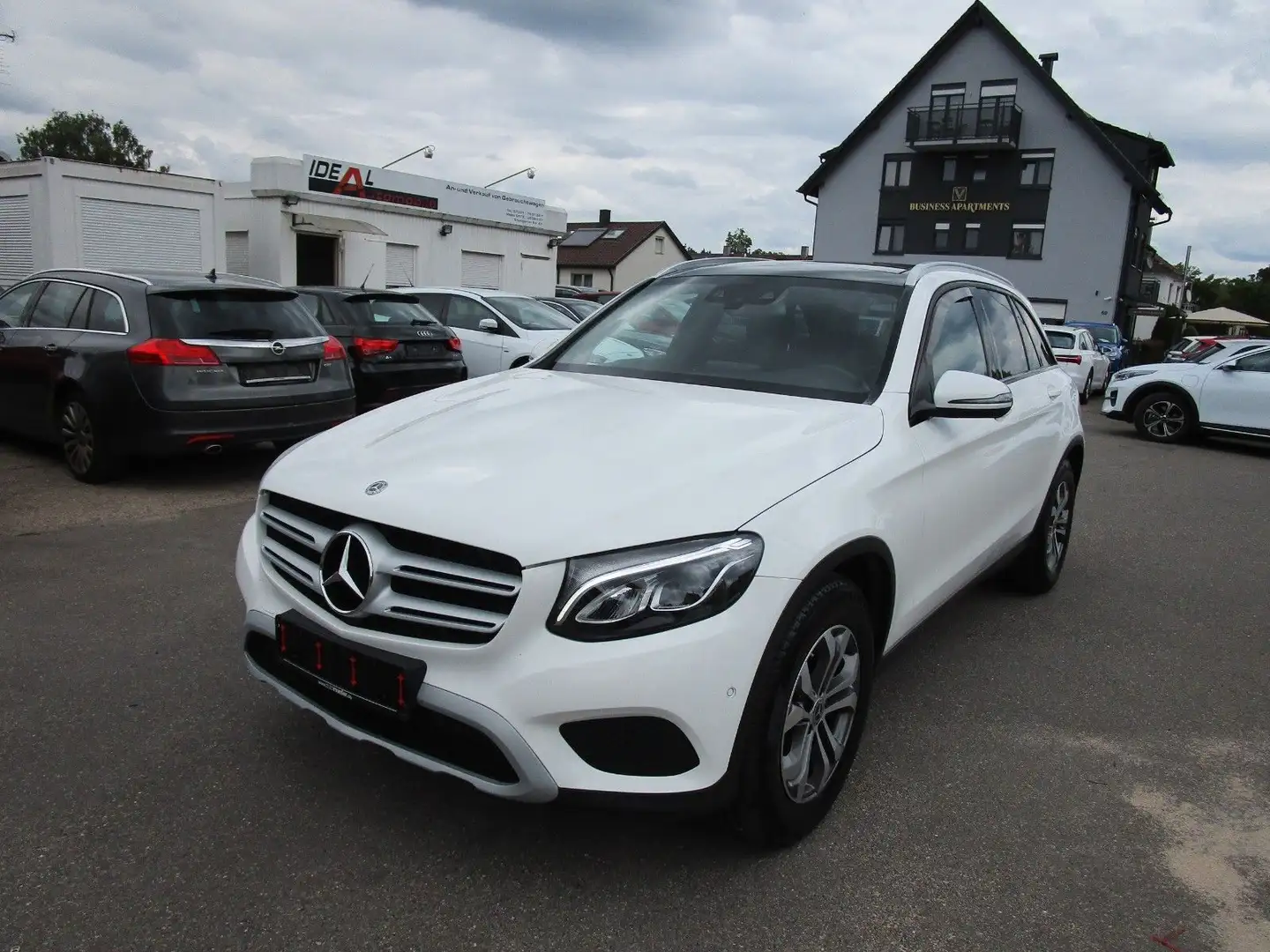 Mercedes-Benz GLC 250 4Matic 9G *PANORAMA*LED*NAVI*AHK*HUD* Weiß - 1