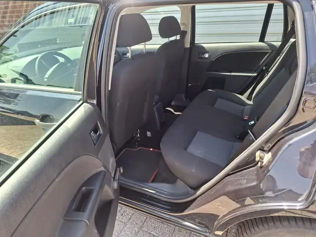 Ford Mondeo view 7