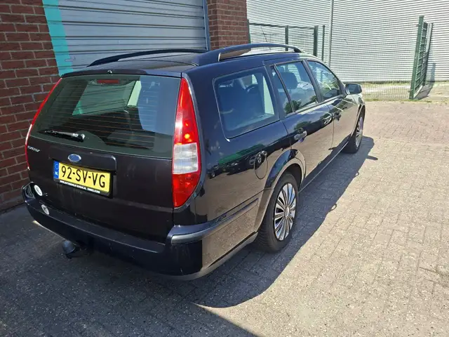 Ford Mondeo view 13