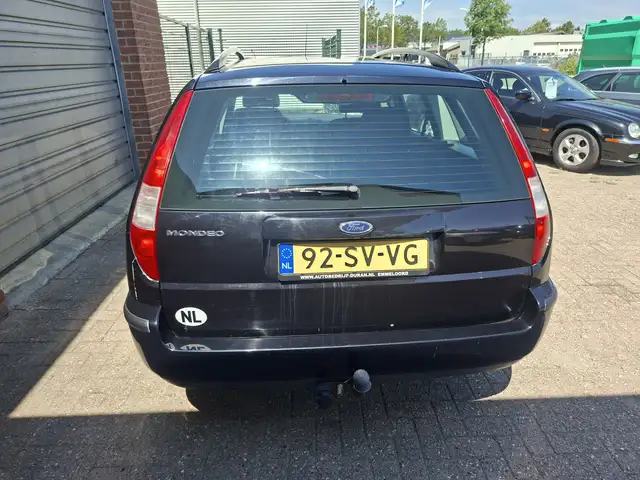 Ford Mondeo view 11