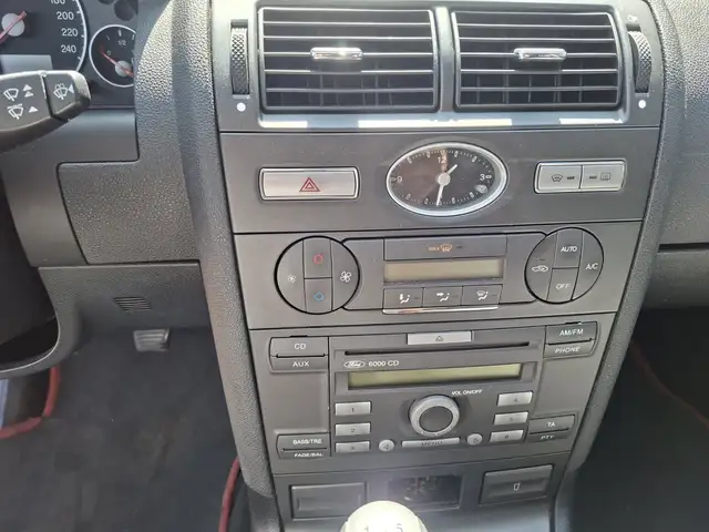 Ford Mondeo view 15