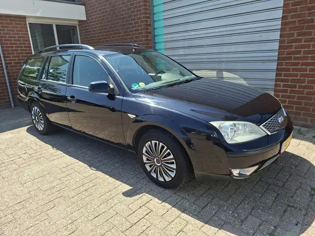 Ford Mondeo view 2