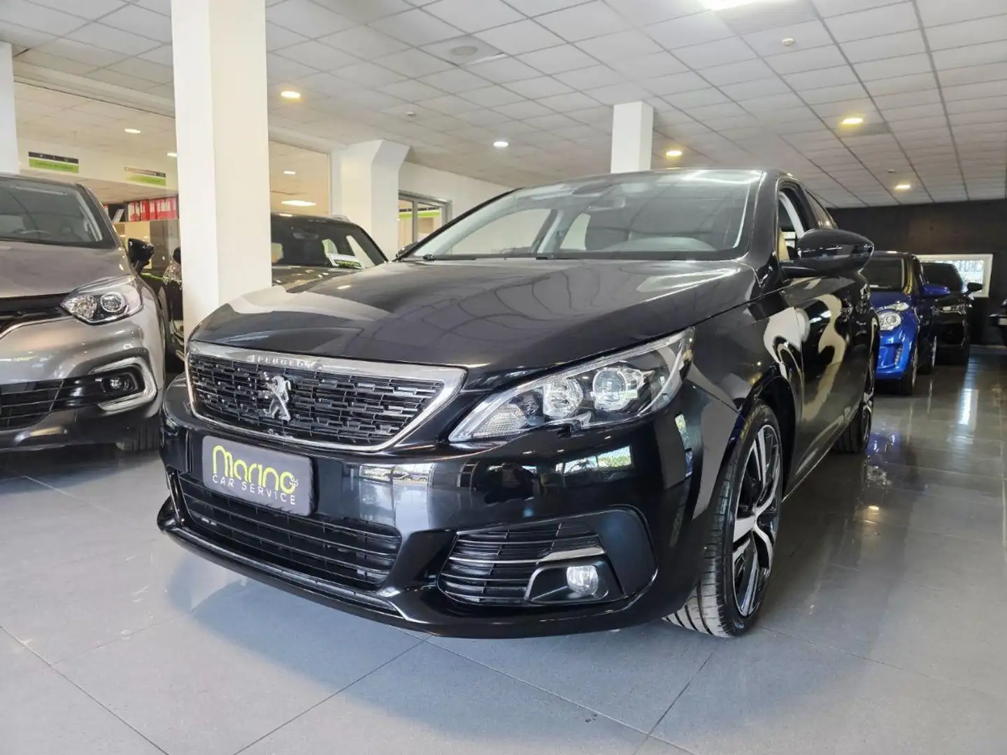 Peugeot 308 BlueHDi 100 S&S Style Schwarz - 2