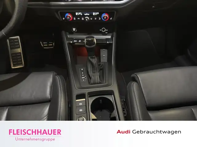 Audi Q3 view 16