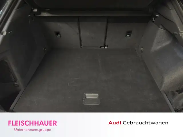 Audi Q3 view 21