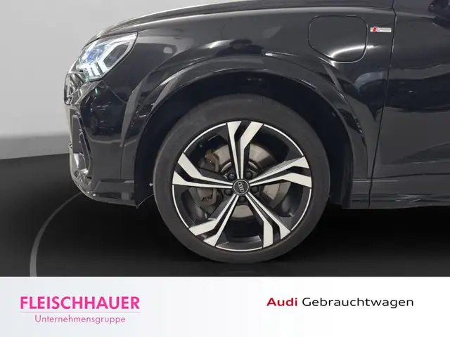 Audi Q3 view 23
