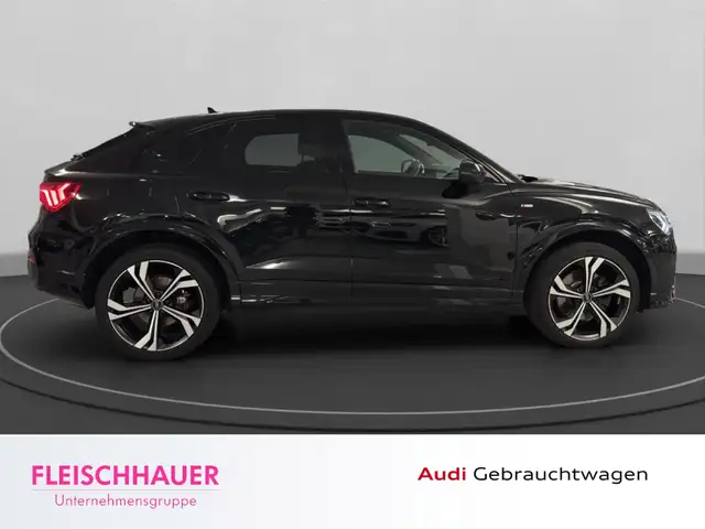Audi Q3 view 8
