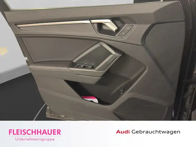 Audi Q3 view 13