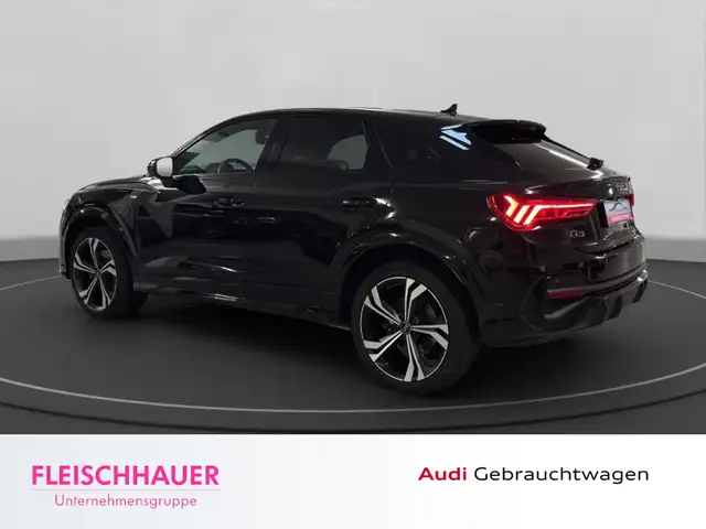Audi Q3 view 5