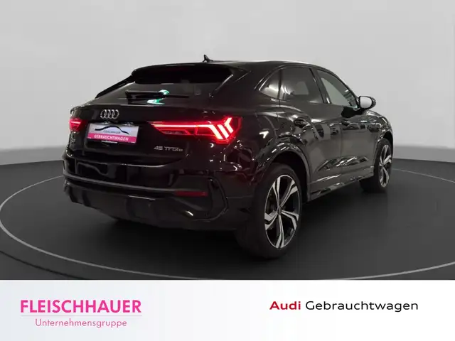 Audi Q3 view 7