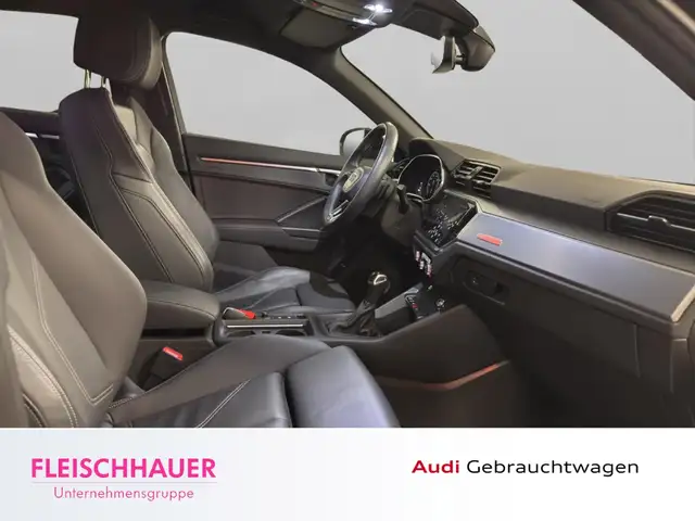 Audi Q3 view 19