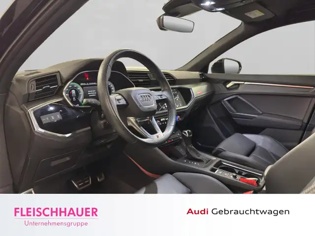 Audi Q3 view 10