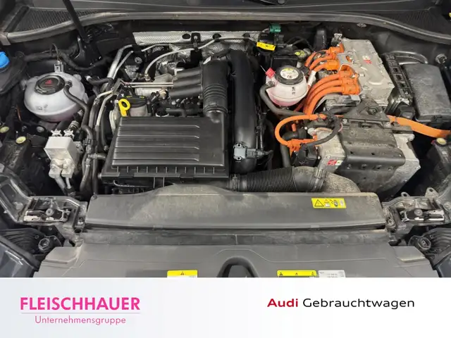 Audi Q3 view 22