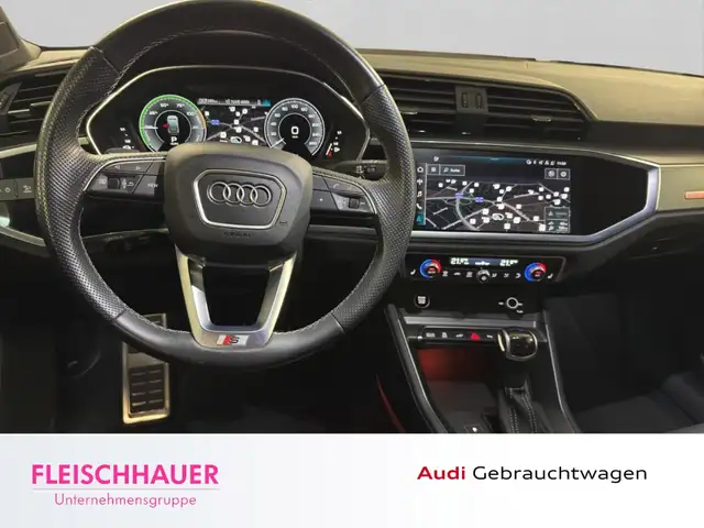 Audi Q3 view 15
