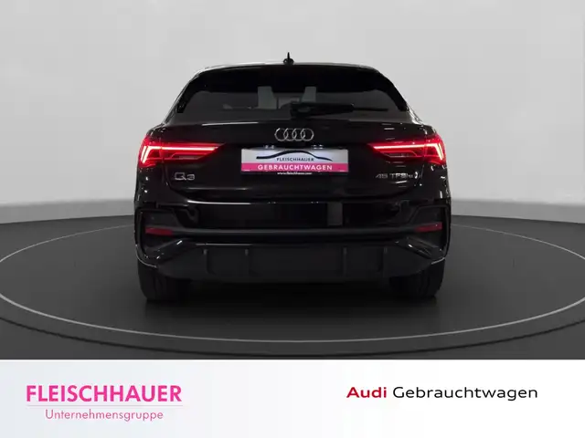 Audi Q3 view 6