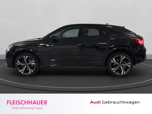 Audi Q3 view 3