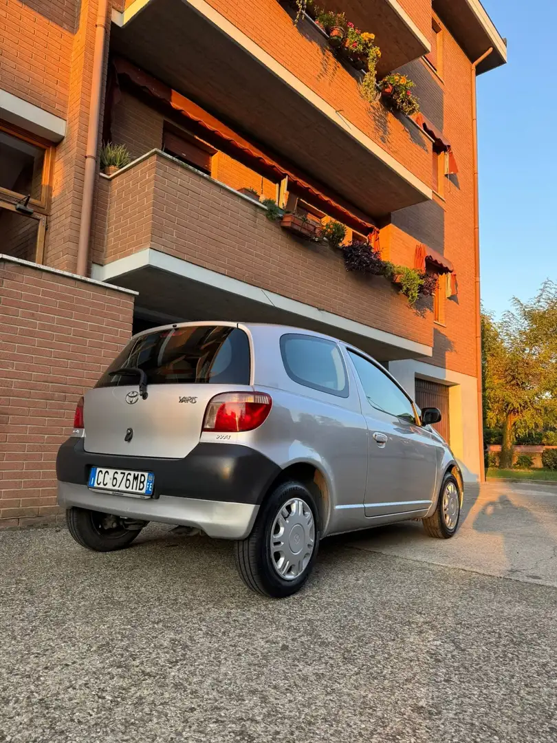 Toyota Yaris 3p 1.0 - 2