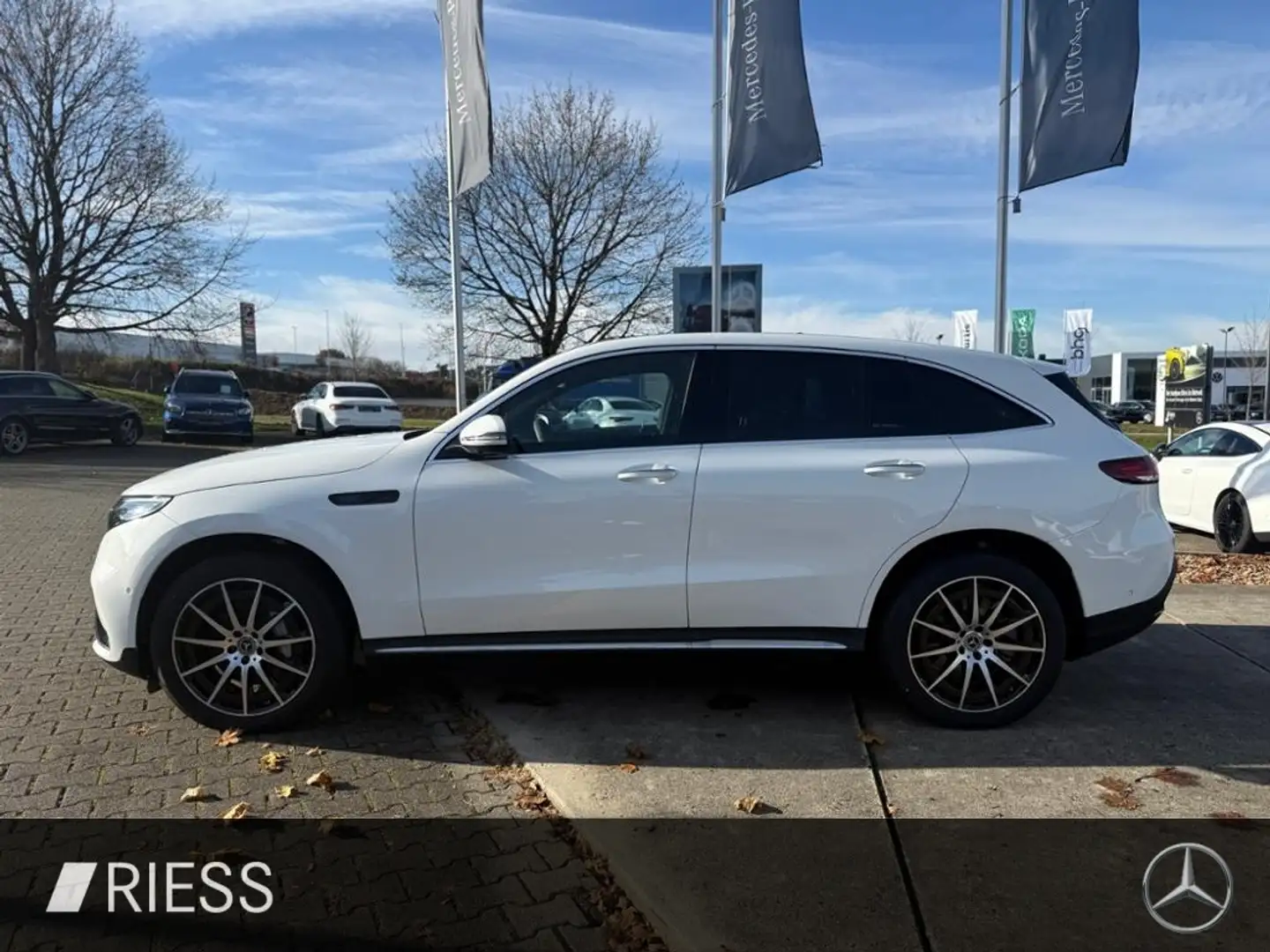 Mercedes-Benz EQC 400 4M AMG Sport Distr LED Schiebe Burmes 20" Blanc - 2