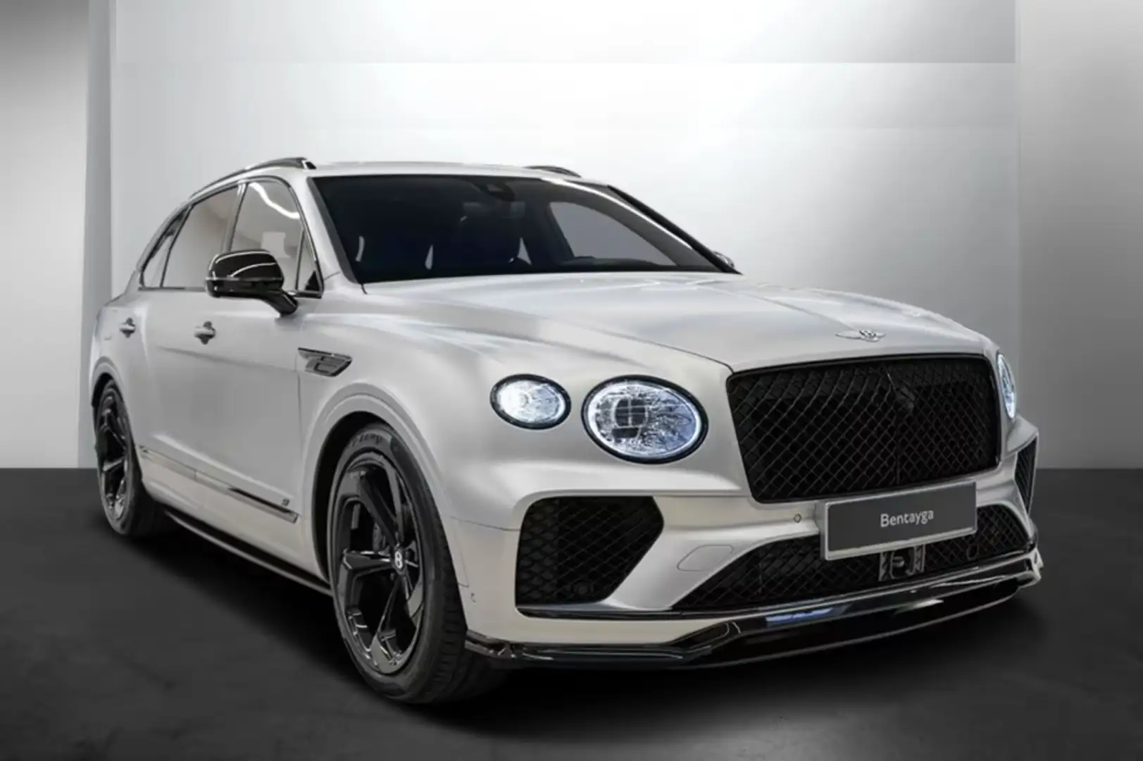 Bentley Bentayga V8 S Серебристый - 1