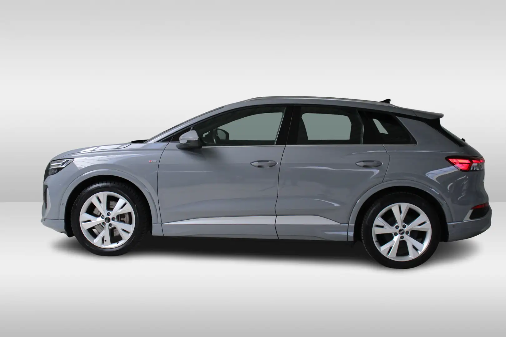 Audi Q4 e-tron 40 S edition 77 kWh Navigatie | Camera | El. inkla Grau - 2