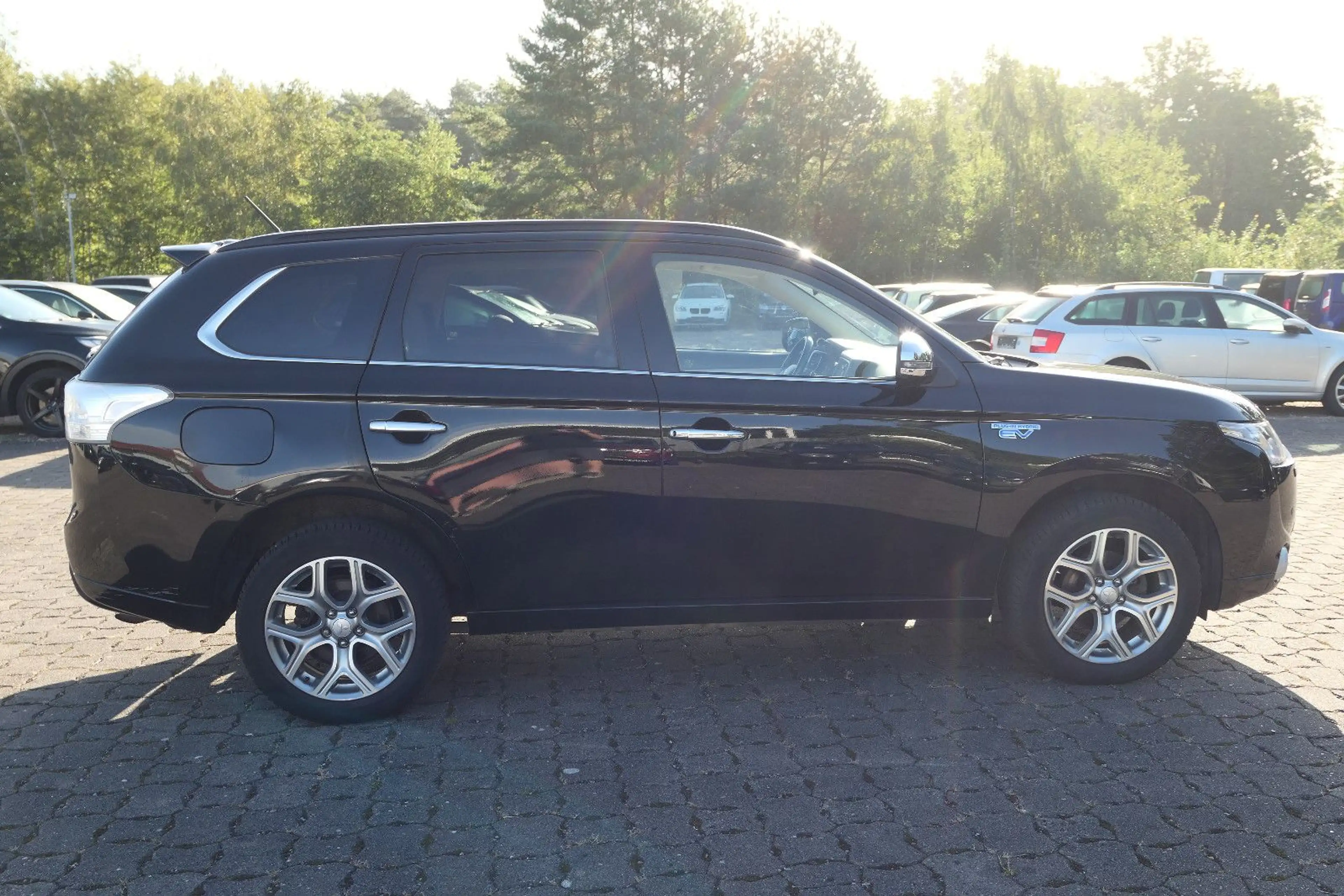 Mitsubishi Outlander PHEV Instyle 4WD/AHK/ACC/R-Cam — photo 6