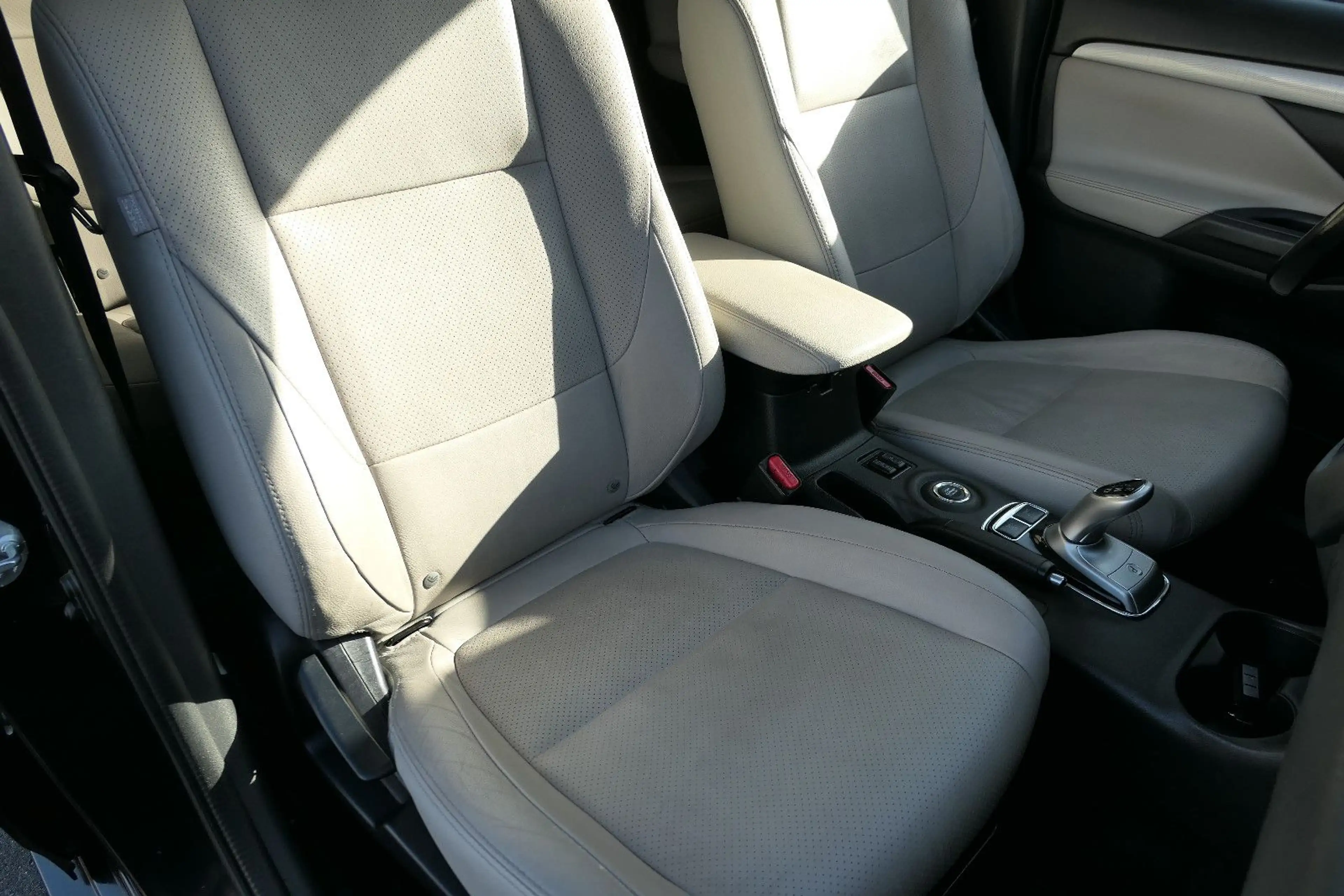 Mitsubishi Outlander PHEV Instyle 4WD/AHK/ACC/R-Cam — photo 12