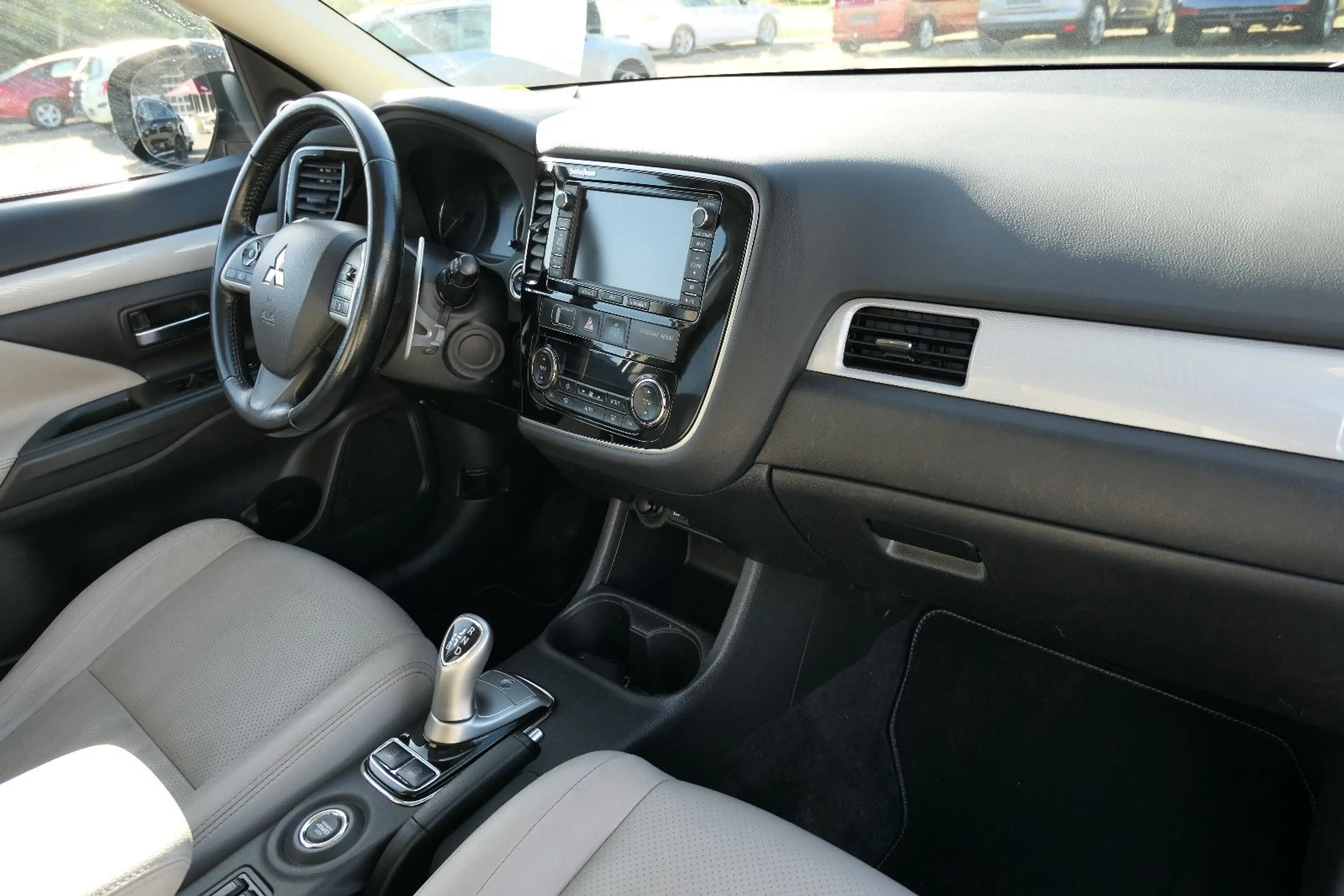Mitsubishi Outlander PHEV Instyle 4WD/AHK/ACC/R-Cam — photo 11