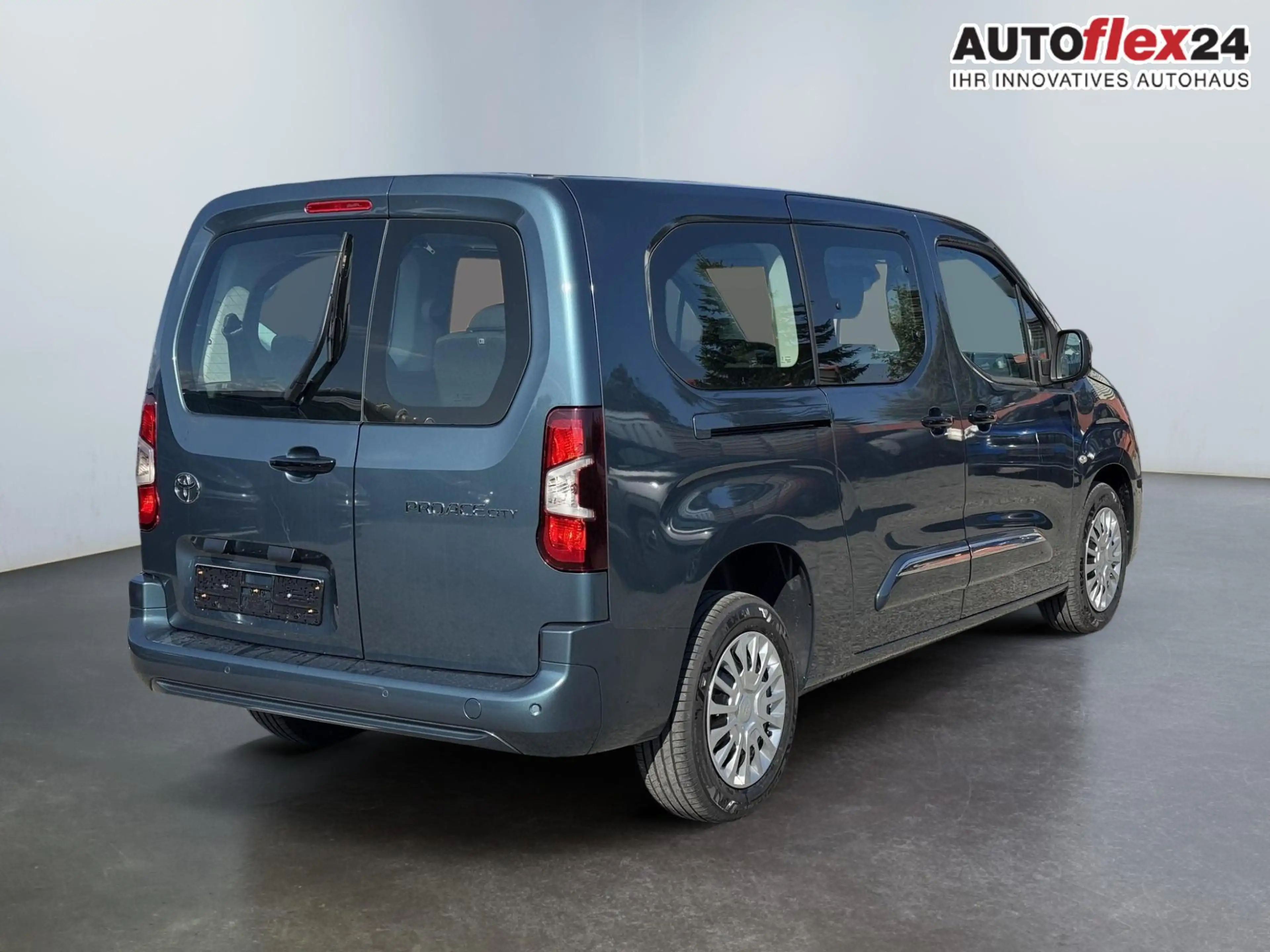 Toyota Proace City Verso 1,2 L2 Business 7 Sitzer Klima Einparkhil... — photo 5