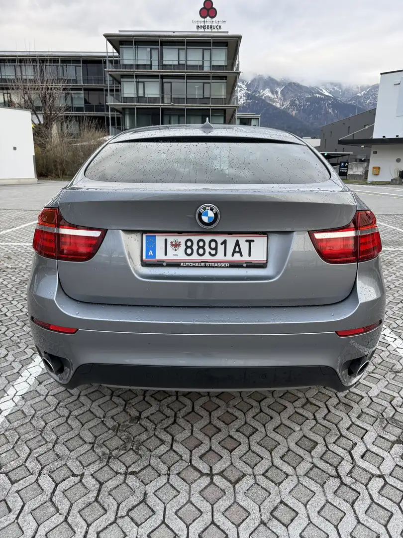 BMW X6 xDrive40d Österreich-Paket Aut. Grau - 2